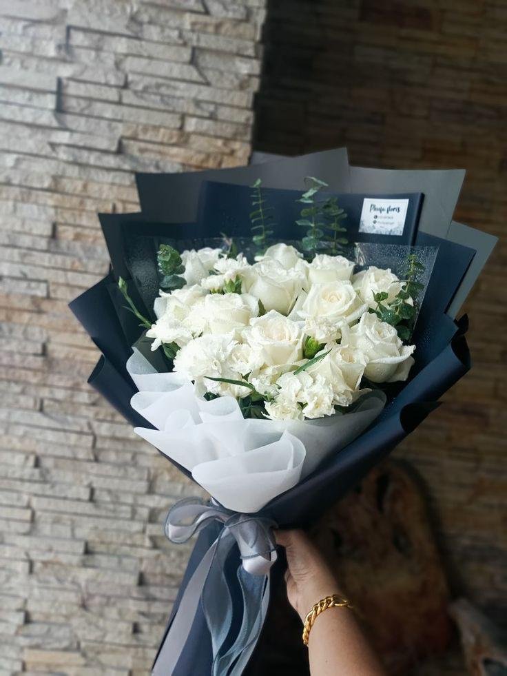 WhatsApp Image 2026-05-28 at 12.55.02 AM Noir Elegance Luxury White Rose Bouquet - Image 1