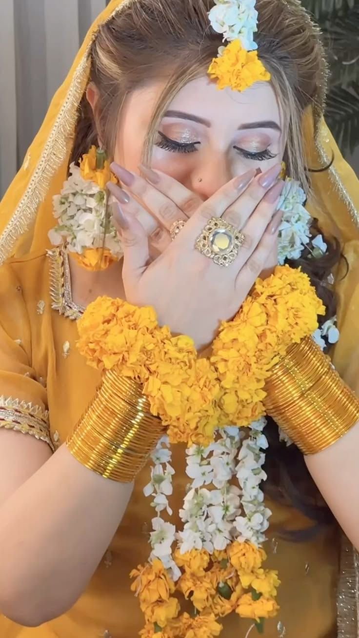 WhatsApp Image 2026-05-30 at 8.48.04 PM Luxury Mayun Fresh Flower Jewelry SetStep into your forever with the enchanting elegance of Kashees Floral’s handcrafted bridal flower jewelry. As captured in WhatsApp Image 2026-05-30 at 8.48.04 PM.jpeg, this exquisite set combines vibrant, premium marigolds and delicate white blossoms to create a breathtaking look for your Mayun or Mehndi ceremony. Meticulously designed for the modern bride in DHA Lahore, our fresh flower gahna blends traditional heritage with luxury aesthetics. Fully customizable to match your bridal ensemble, this set ensures you radiate timeless beauty and captivating fragrance on your special day. - Image 1